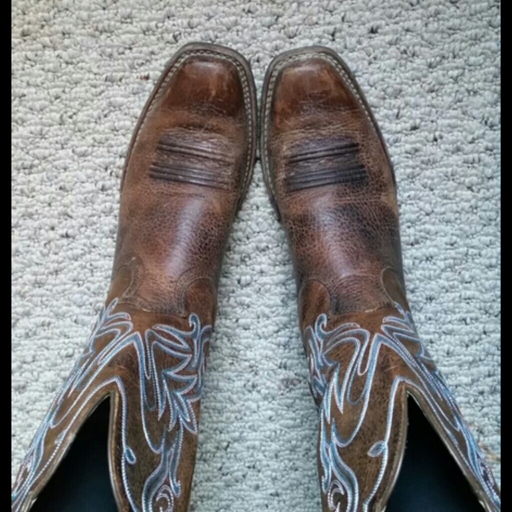 Close to New Ariat Cowgirl Boots